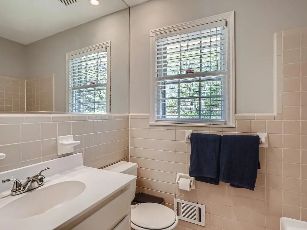 5705 Kayron Drive, Atlanta, Georgia 30328, 4 Bedrooms Bedrooms, ,3 BathroomsBathrooms,Residential,Sold,5705 Kayron Drive,7191866