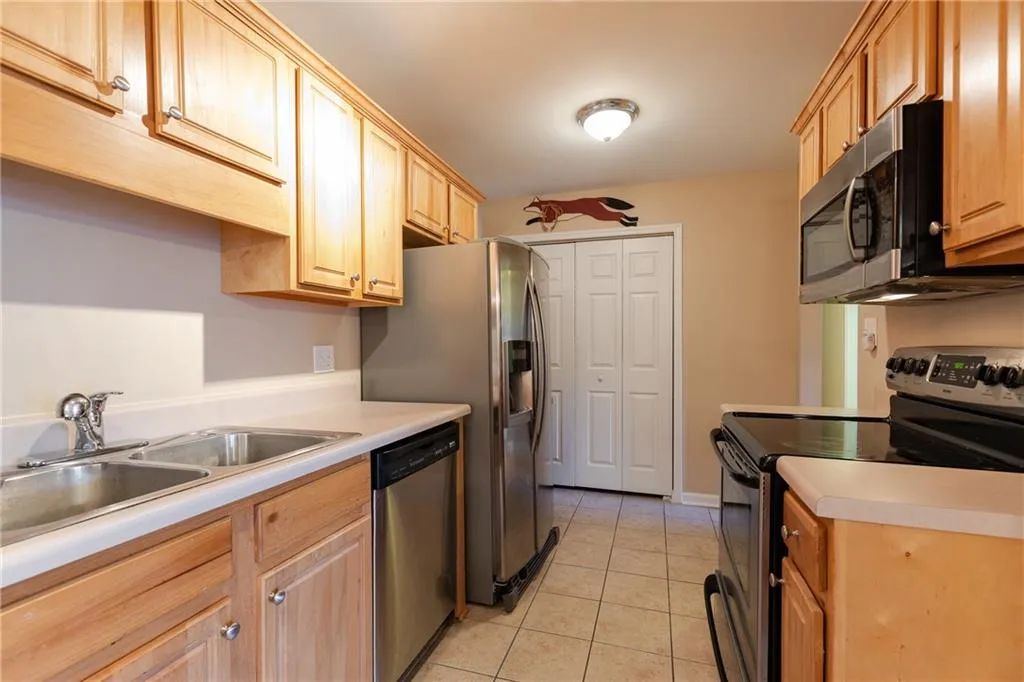 1608 Brighton Point, Sandy Springs, Georgia 30328, 3 Bedrooms Bedrooms, ,2 BathroomsBathrooms,Residential,Sold,1608 Brighton Point,6540688