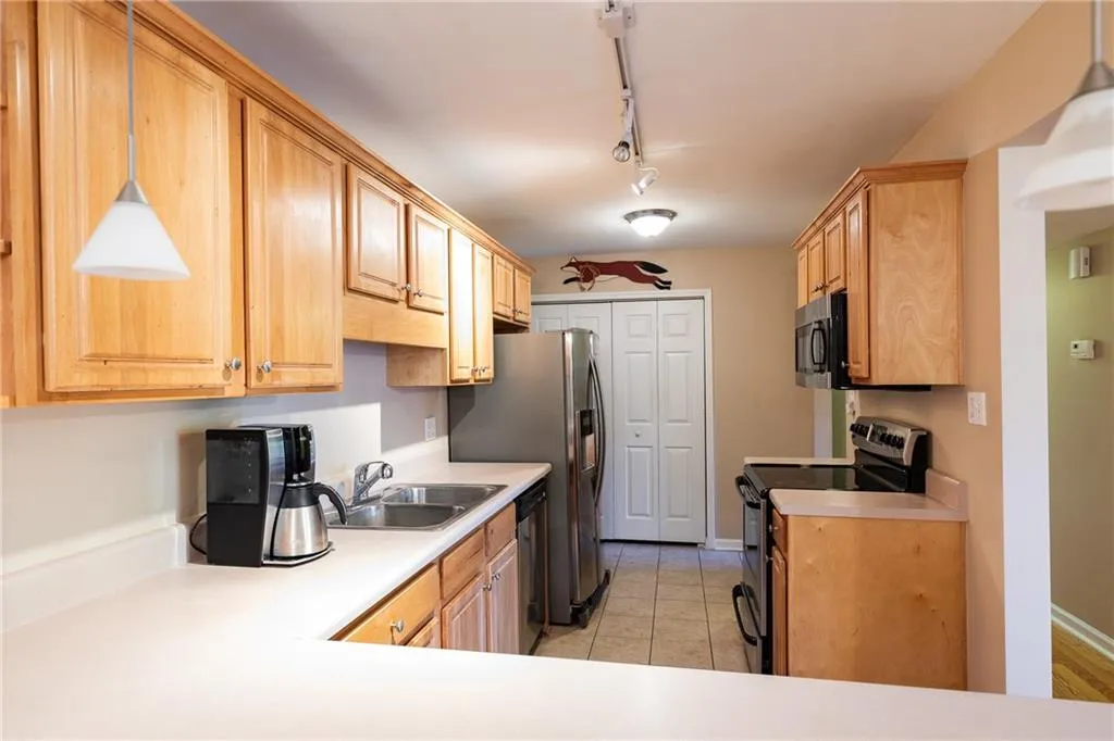 1608 Brighton Point, Sandy Springs, Georgia 30328, 3 Bedrooms Bedrooms, ,2 BathroomsBathrooms,Residential,Sold,1608 Brighton Point,6540688