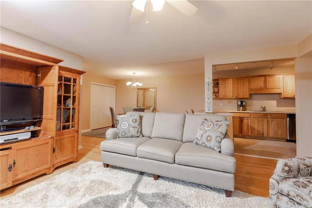 1608 Brighton Point, Sandy Springs, Georgia 30328, 3 Bedrooms Bedrooms, ,2 BathroomsBathrooms,Residential,Sold,1608 Brighton Point,6540688