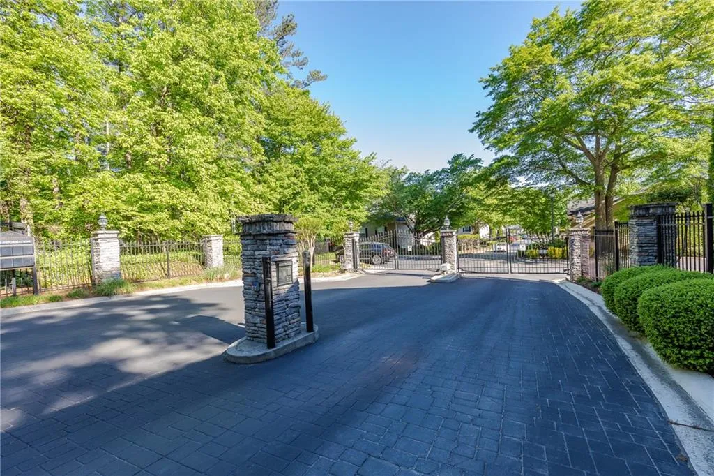 1608 Brighton Point, Sandy Springs, Georgia 30328, 3 Bedrooms Bedrooms, ,2 BathroomsBathrooms,Residential,Sold,1608 Brighton Point,6540688