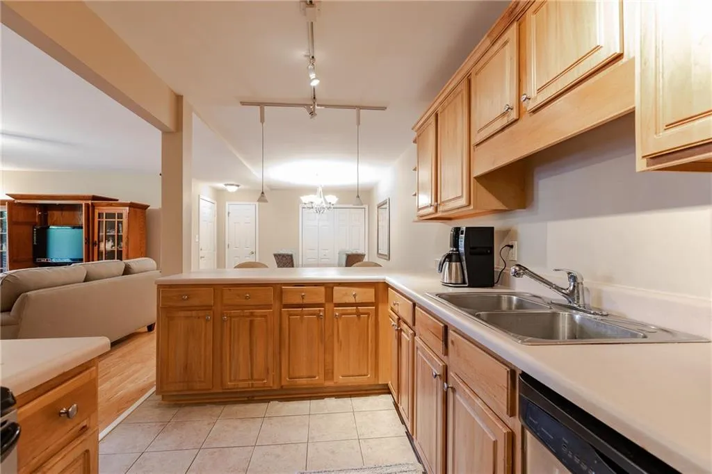 1608 Brighton Point, Sandy Springs, Georgia 30328, 3 Bedrooms Bedrooms, ,2 BathroomsBathrooms,Residential,Sold,1608 Brighton Point,6540688
