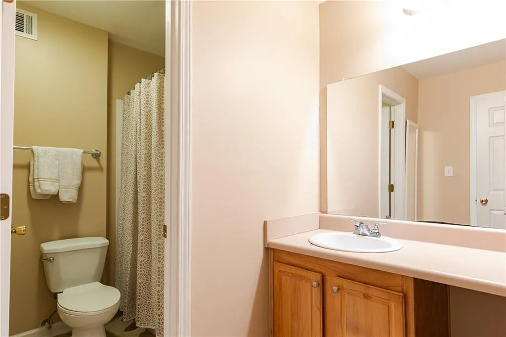 1608 Brighton Point, Sandy Springs, Georgia 30328, 3 Bedrooms Bedrooms, ,2 BathroomsBathrooms,Residential,Sold,1608 Brighton Point,6540688