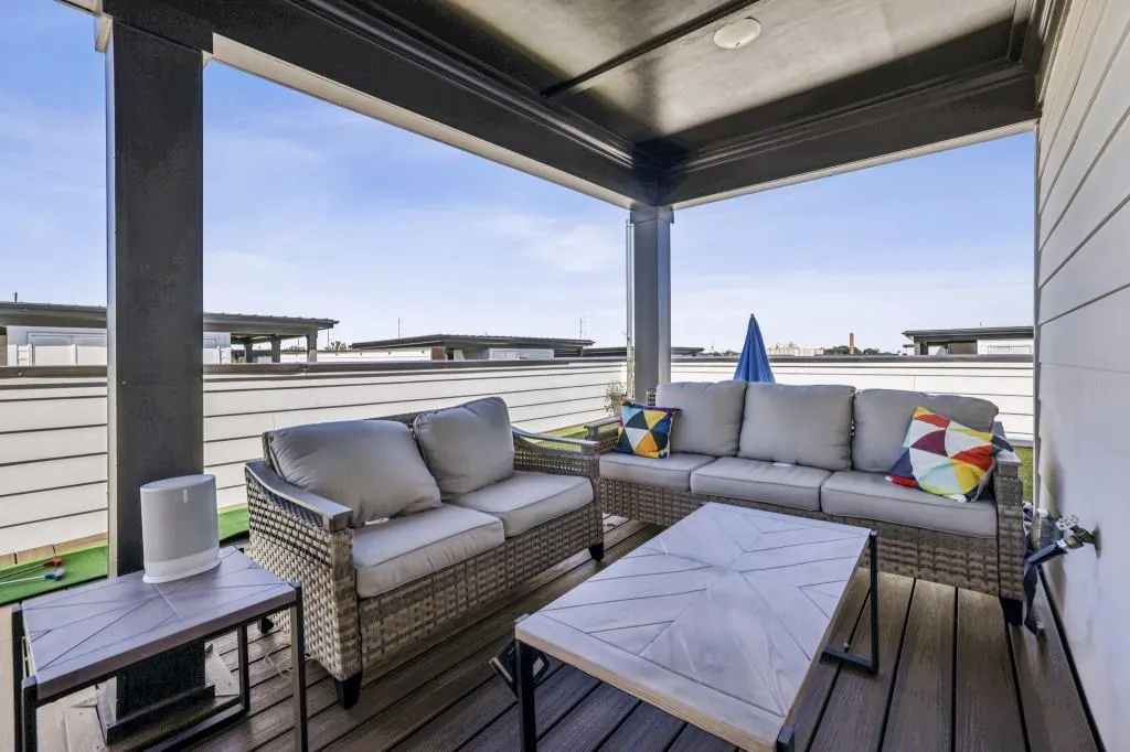 Private Rooftop Deck