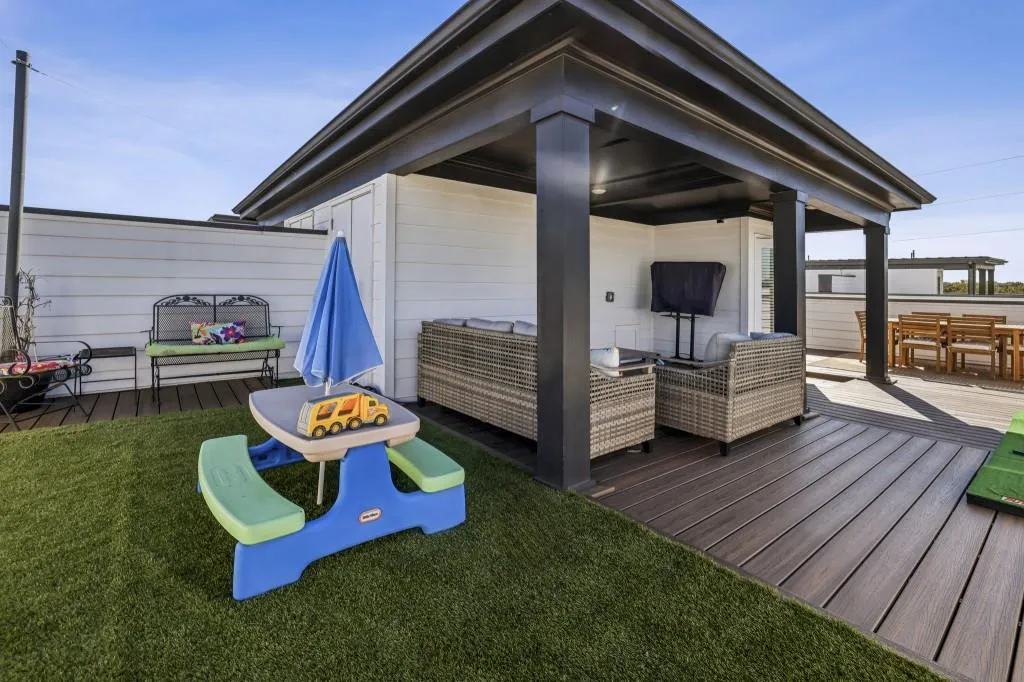 Private Rooftop Deck