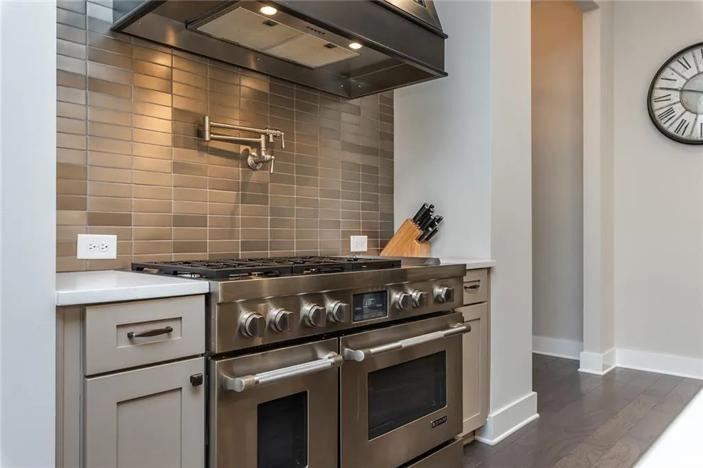 6394 Lucent Lane, Sandy Springs, Georgia 30328, 6 Bedrooms Bedrooms, ,5 BathroomsBathrooms,Residential,Sold,6394 Lucent Lane,6812885