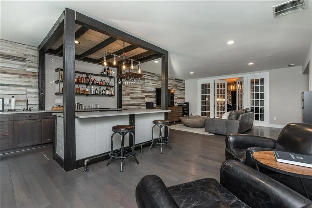 6394 Lucent Lane, Sandy Springs, Georgia 30328, 6 Bedrooms Bedrooms, ,5 BathroomsBathrooms,Residential,Sold,6394 Lucent Lane,6812885