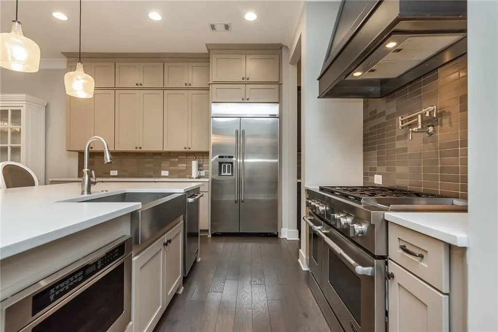 6394 Lucent Lane, Sandy Springs, Georgia 30328, 6 Bedrooms Bedrooms, ,5 BathroomsBathrooms,Residential,Sold,6394 Lucent Lane,6812885