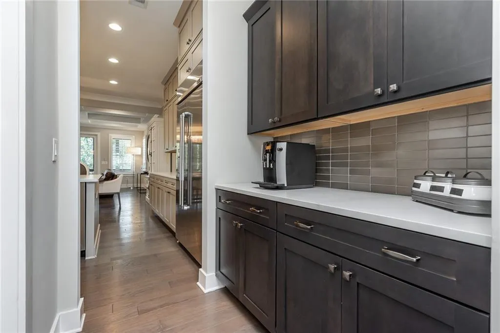 6394 Lucent Lane, Sandy Springs, Georgia 30328, 6 Bedrooms Bedrooms, ,5 BathroomsBathrooms,Residential,Sold,6394 Lucent Lane,6812885