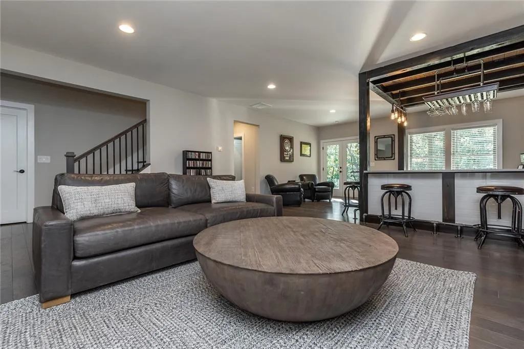 6394 Lucent Lane, Sandy Springs, Georgia 30328, 6 Bedrooms Bedrooms, ,5 BathroomsBathrooms,Residential,Sold,6394 Lucent Lane,6812885