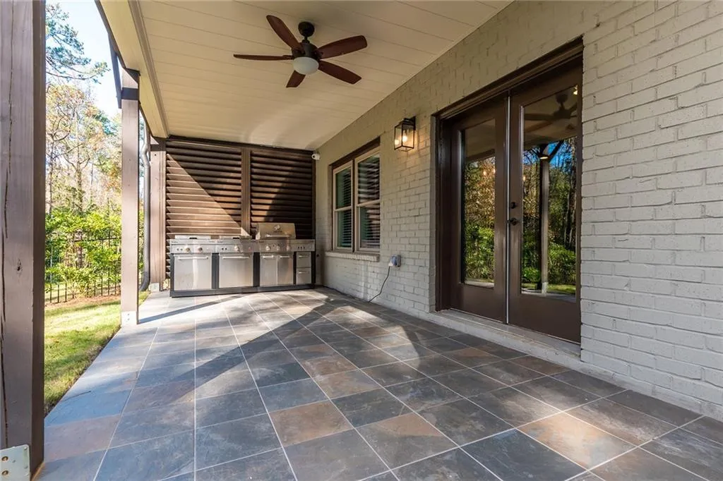 6394 Lucent Lane, Sandy Springs, Georgia 30328, 6 Bedrooms Bedrooms, ,5 BathroomsBathrooms,Residential,Sold,6394 Lucent Lane,6812885