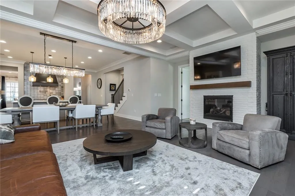 6394 Lucent Lane, Sandy Springs, Georgia 30328, 6 Bedrooms Bedrooms, ,5 BathroomsBathrooms,Residential,Sold,6394 Lucent Lane,6812885