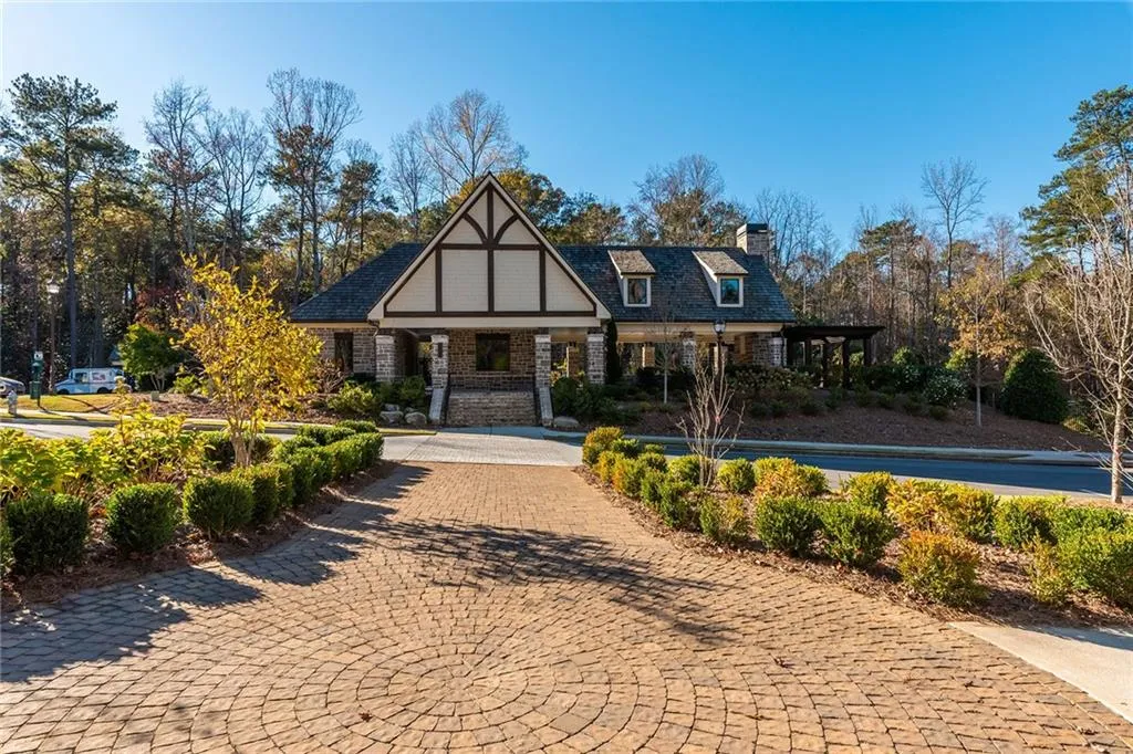 6394 Lucent Lane, Sandy Springs, Georgia 30328, 6 Bedrooms Bedrooms, ,5 BathroomsBathrooms,Residential,Sold,6394 Lucent Lane,6812885