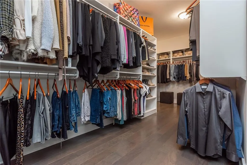 6394 Lucent Lane, Sandy Springs, Georgia 30328, 6 Bedrooms Bedrooms, ,5 BathroomsBathrooms,Residential,Sold,6394 Lucent Lane,6812885