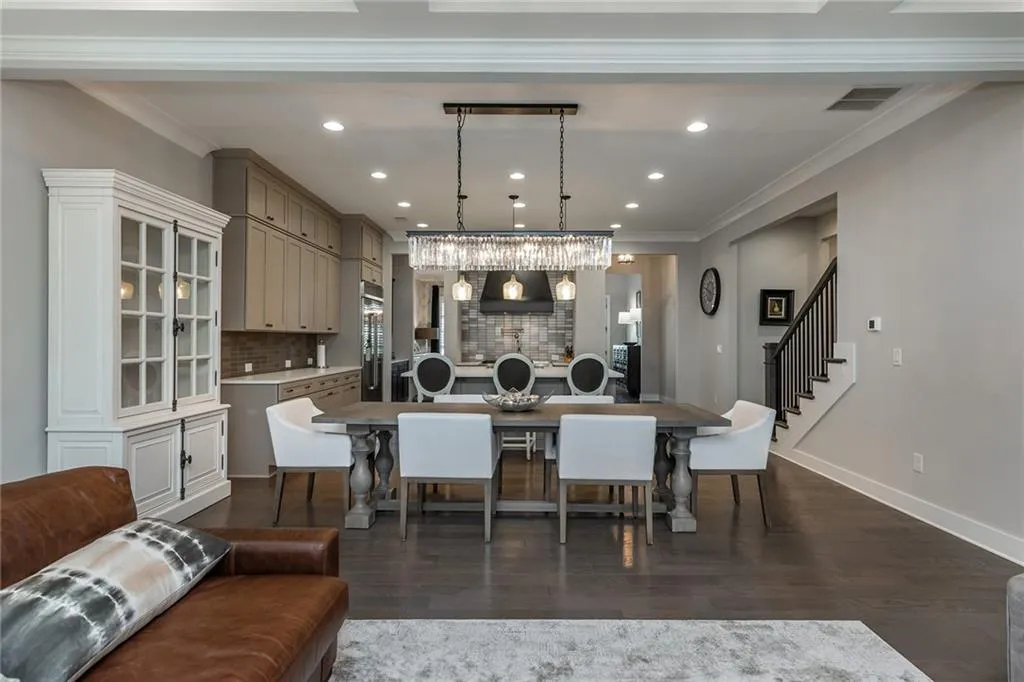 6394 Lucent Lane, Sandy Springs, Georgia 30328, 6 Bedrooms Bedrooms, ,5 BathroomsBathrooms,Residential,Sold,6394 Lucent Lane,6812885