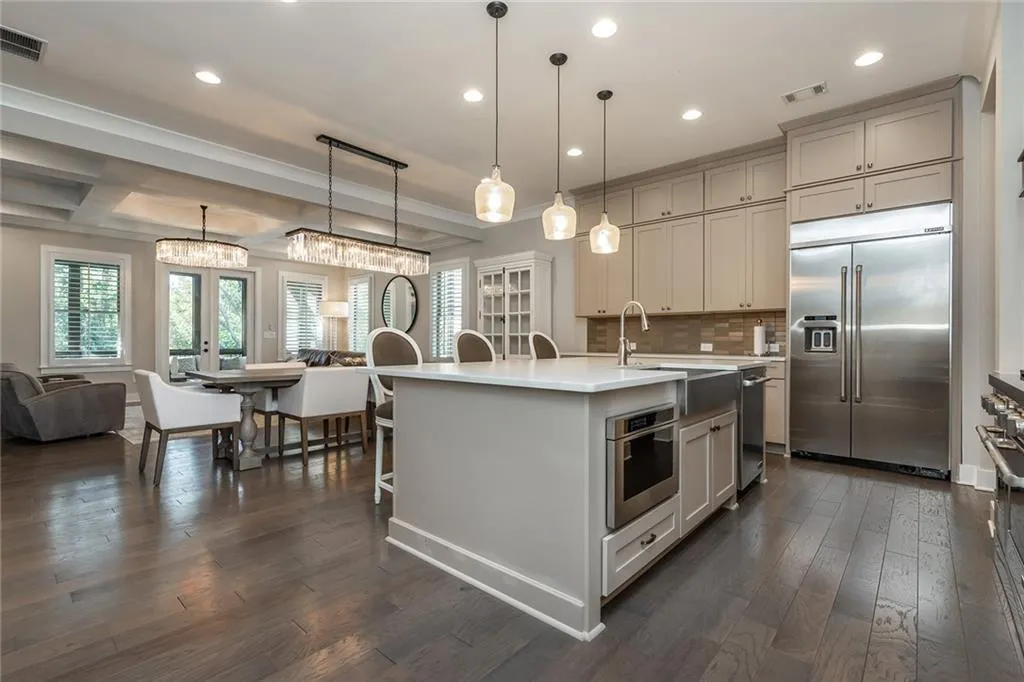 6394 Lucent Lane, Sandy Springs, Georgia 30328, 6 Bedrooms Bedrooms, ,5 BathroomsBathrooms,Residential,Sold,6394 Lucent Lane,6812885