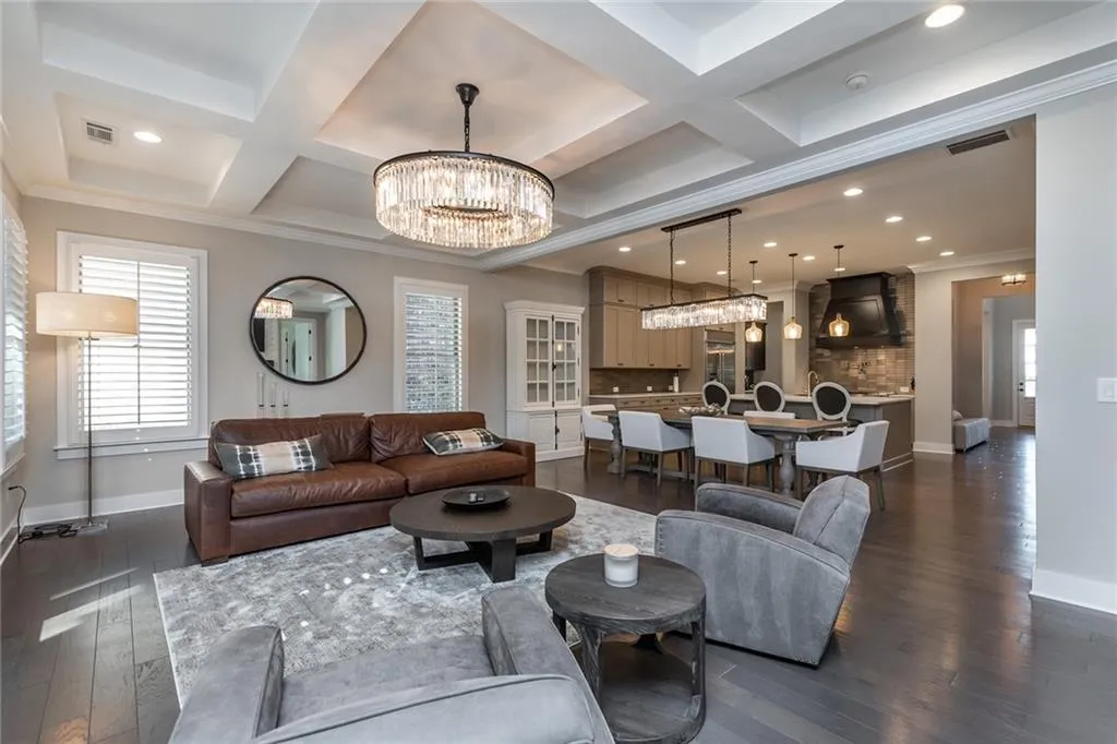 6394 Lucent Lane, Sandy Springs, Georgia 30328, 6 Bedrooms Bedrooms, ,5 BathroomsBathrooms,Residential,Sold,6394 Lucent Lane,6812885