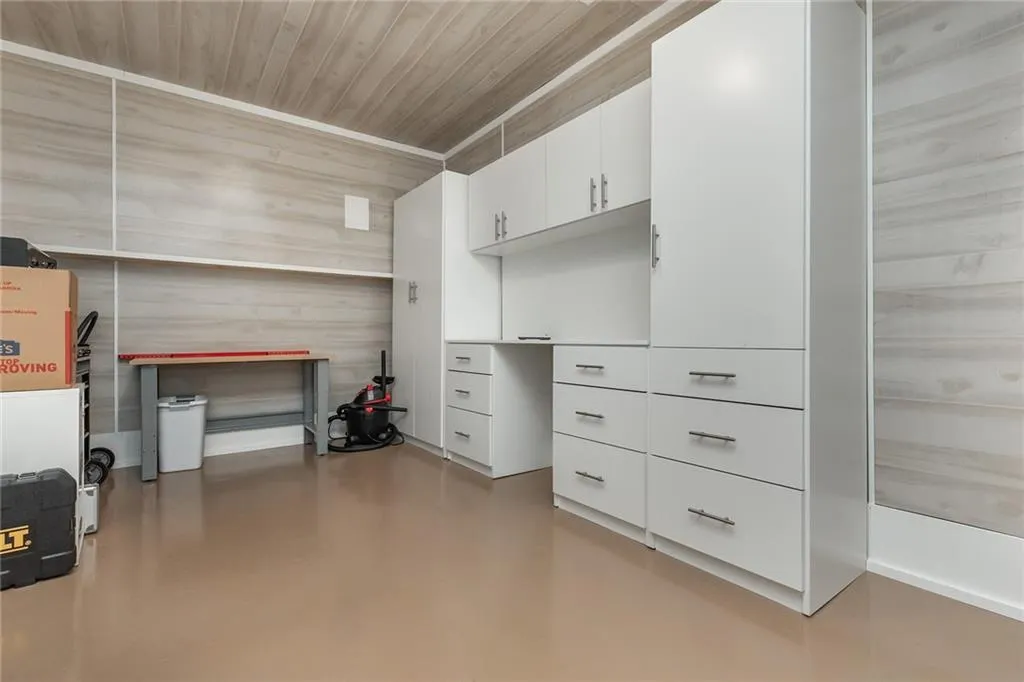 6394 Lucent Lane, Sandy Springs, Georgia 30328, 6 Bedrooms Bedrooms, ,5 BathroomsBathrooms,Residential,Sold,6394 Lucent Lane,6812885