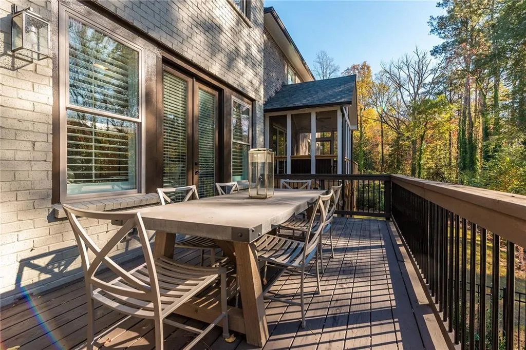 6394 Lucent Lane, Sandy Springs, Georgia 30328, 6 Bedrooms Bedrooms, ,5 BathroomsBathrooms,Residential,Sold,6394 Lucent Lane,6812885