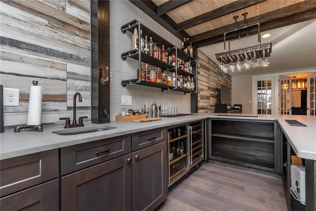 6394 Lucent Lane, Sandy Springs, Georgia 30328, 6 Bedrooms Bedrooms, ,5 BathroomsBathrooms,Residential,Sold,6394 Lucent Lane,6812885