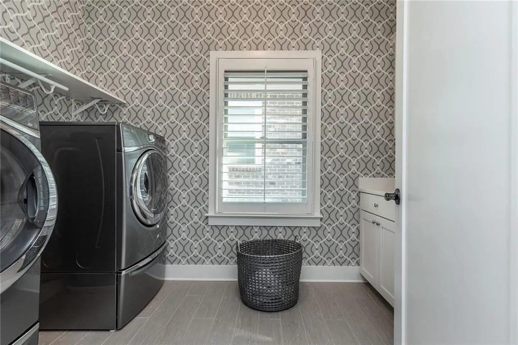 6394 Lucent Lane, Sandy Springs, Georgia 30328, 6 Bedrooms Bedrooms, ,5 BathroomsBathrooms,Residential,Sold,6394 Lucent Lane,6812885