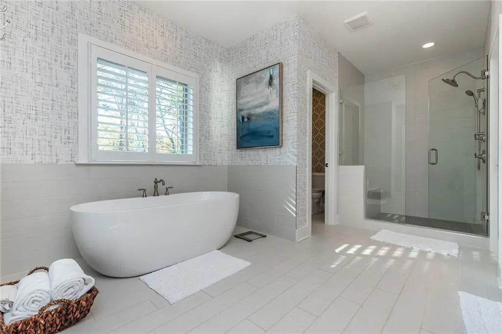 6394 Lucent Lane, Sandy Springs, Georgia 30328, 6 Bedrooms Bedrooms, ,5 BathroomsBathrooms,Residential,Sold,6394 Lucent Lane,6812885