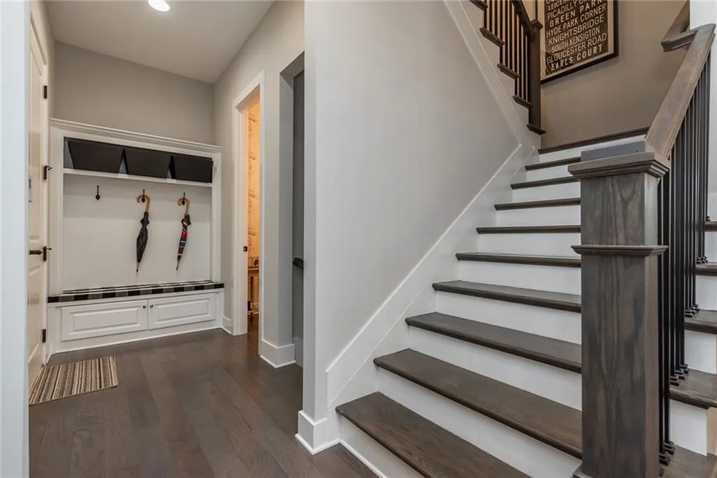 6394 Lucent Lane, Sandy Springs, Georgia 30328, 6 Bedrooms Bedrooms, ,5 BathroomsBathrooms,Residential,Sold,6394 Lucent Lane,6812885