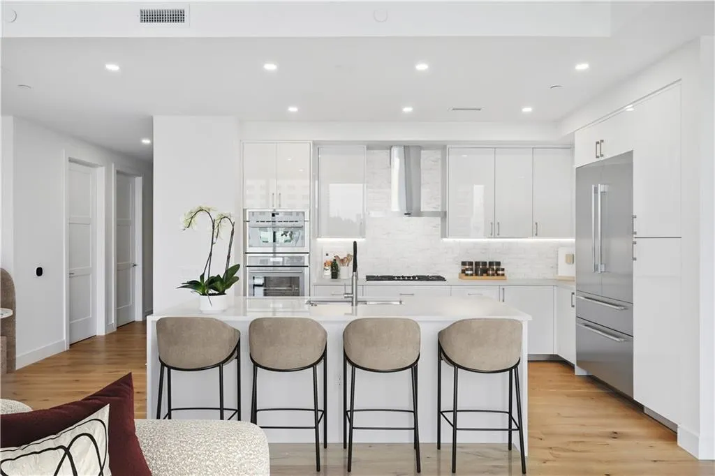 2425 Peachtree Road Ne Unit 903, Atlanta, Georgia 30305, 2 Bedrooms Bedrooms, ,2 BathroomsBathrooms,Residential,For Sale,2425 Peachtree Road Ne Unit 903,7530004