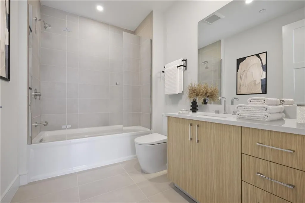 2425 Peachtree Road Ne Unit 903, Atlanta, Georgia 30305, 2 Bedrooms Bedrooms, ,2 BathroomsBathrooms,Residential,For Sale,2425 Peachtree Road Ne Unit 903,7530004