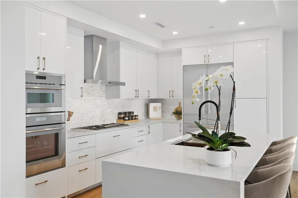 2425 Peachtree Road Ne Unit 903, Atlanta, Georgia 30305, 2 Bedrooms Bedrooms, ,2 BathroomsBathrooms,Residential,For Sale,2425 Peachtree Road Ne Unit 903,7530004