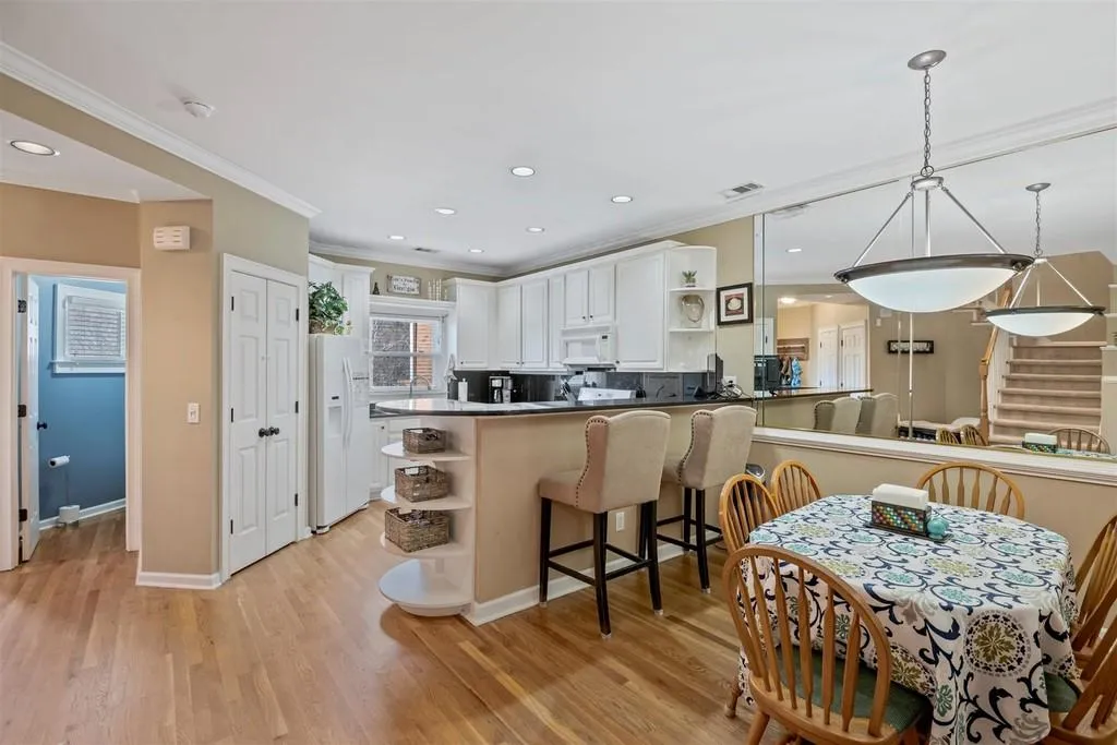 8595 Hope Mews Court, Atlanta, Georgia 30350, 2 Bedrooms Bedrooms, ,2 BathroomsBathrooms,Residential,Sold,8595 Hope Mews Court,6825445