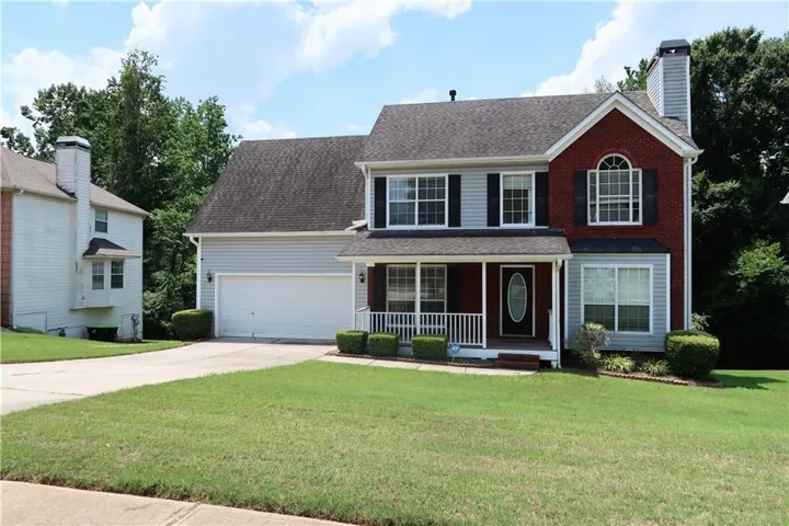 Front of 155 Summer Leigh Drive. Newer roof. 2 Car garage. Covered Front Porch