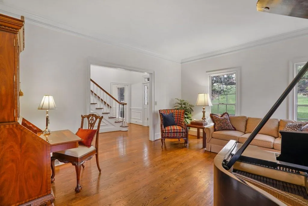 340 Fauna Court, Sandy Springs, Georgia 30350, 4 Bedrooms Bedrooms, ,4 BathroomsBathrooms,Residential,Sold,340 Fauna Court,6822738