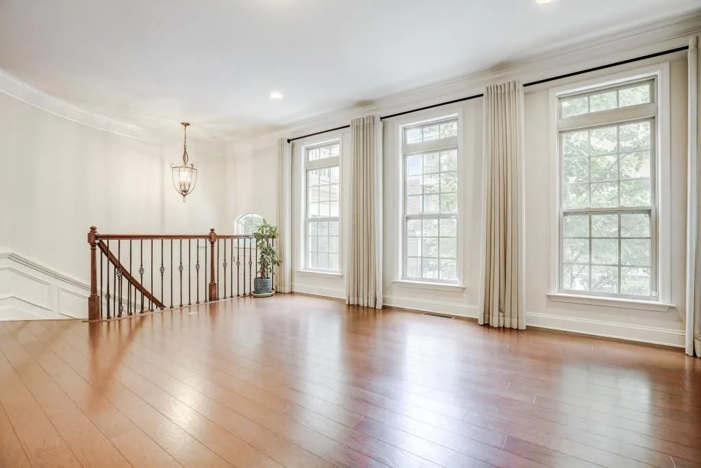 1087 East Paces Lane Ne Unit 1087, Atlanta, Georgia 30326, 4 Bedrooms Bedrooms, ,3 BathroomsBathrooms,Residential,Sold,1087 East Paces Lane Ne Unit 1087,6027499