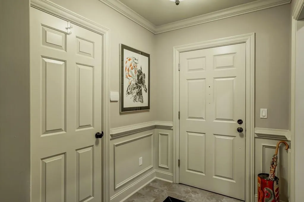 211 Colonial Homes Drive Unit 2101, Atlanta, Georgia 30309, 2 Bedrooms Bedrooms, ,2 BathroomsBathrooms,Residential,Sold,211 Colonial Homes Drive Unit 2101,5717184