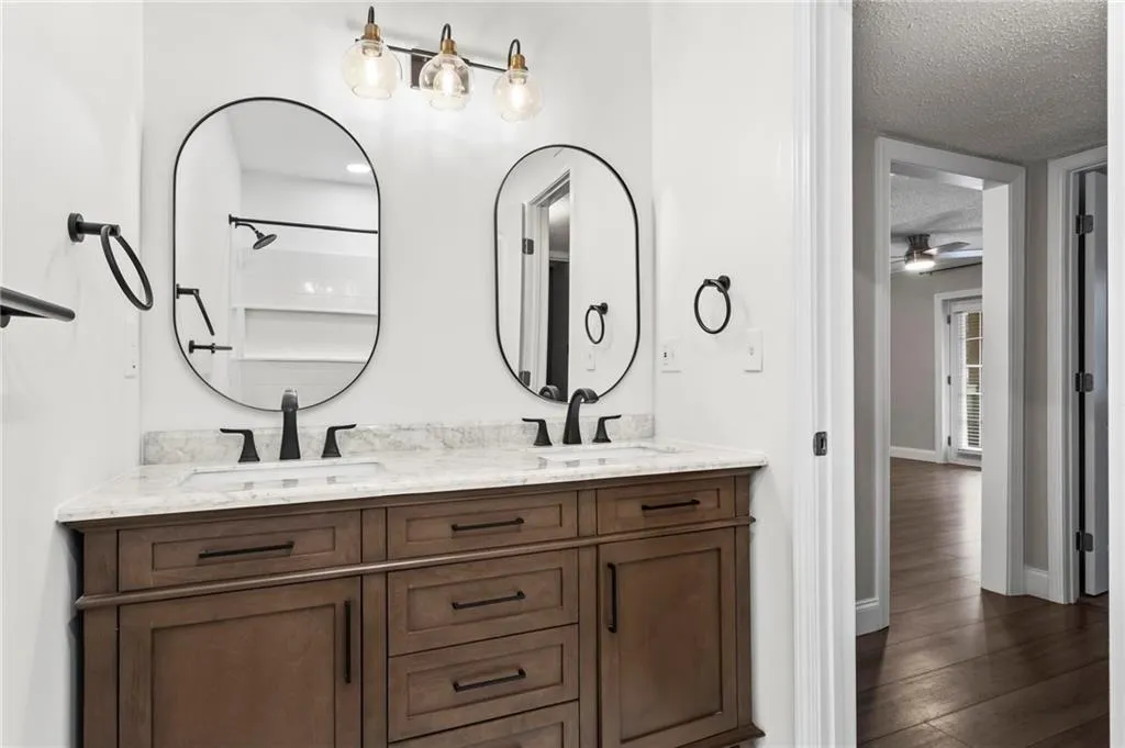 6900 Roswell Road Unit 20q, Sandy Springs, Georgia 30328, 2 Bedrooms Bedrooms, ,2 BathroomsBathrooms,Residential,Sold,6900 Roswell Road Unit 20q,7494106