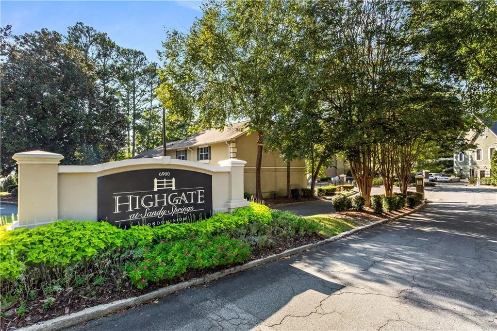 6900 Roswell Road Unit 20q, Sandy Springs, Georgia 30328, 2 Bedrooms Bedrooms, ,2 BathroomsBathrooms,Residential,Sold,6900 Roswell Road Unit 20q,7494106