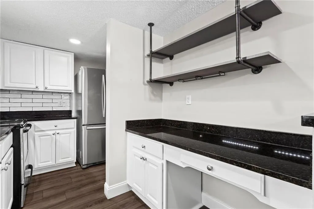 6900 Roswell Road Unit 20q, Sandy Springs, Georgia 30328, 2 Bedrooms Bedrooms, ,2 BathroomsBathrooms,Residential,Sold,6900 Roswell Road Unit 20q,7494106