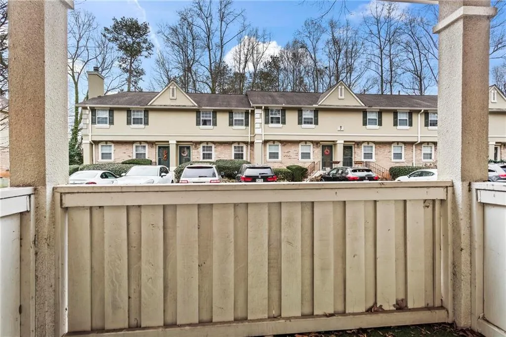 6900 Roswell Road Unit 20q, Sandy Springs, Georgia 30328, 2 Bedrooms Bedrooms, ,2 BathroomsBathrooms,Residential,Sold,6900 Roswell Road Unit 20q,7494106