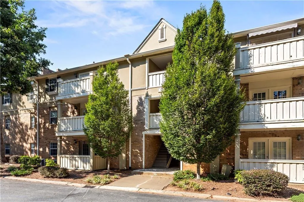6900 Roswell Road Unit 20q, Sandy Springs, Georgia 30328, 2 Bedrooms Bedrooms, ,2 BathroomsBathrooms,Residential,Sold,6900 Roswell Road Unit 20q,7494106