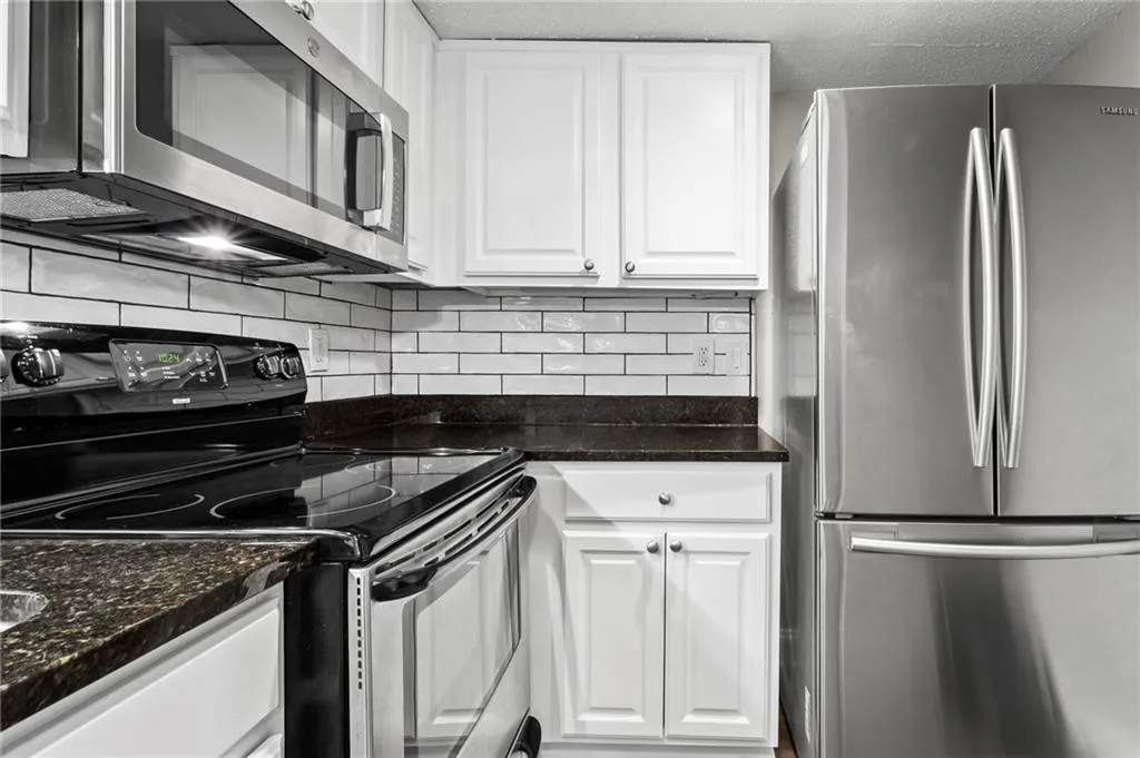 6900 Roswell Road Unit 20q, Sandy Springs, Georgia 30328, 2 Bedrooms Bedrooms, ,2 BathroomsBathrooms,Residential,Sold,6900 Roswell Road Unit 20q,7494106
