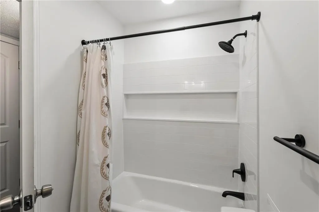 6900 Roswell Road Unit 20q, Sandy Springs, Georgia 30328, 2 Bedrooms Bedrooms, ,2 BathroomsBathrooms,Residential,Sold,6900 Roswell Road Unit 20q,7494106