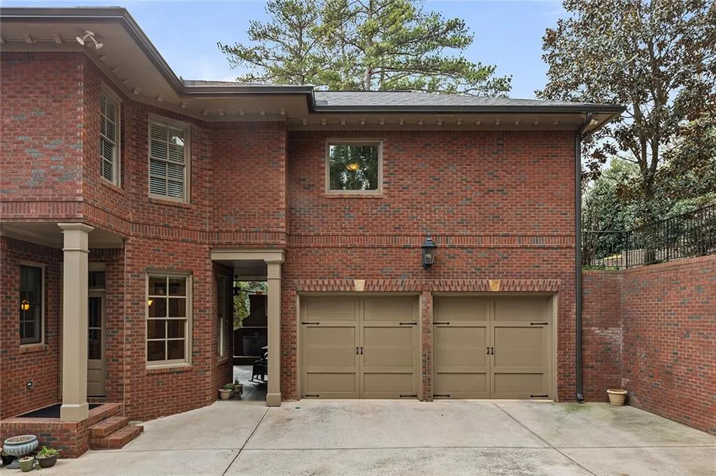 View of side of prope/Users/miraliniado/Downloads/web/560GlenmanorCt-1569-WEB-040e.jpgrty featuring two single garages