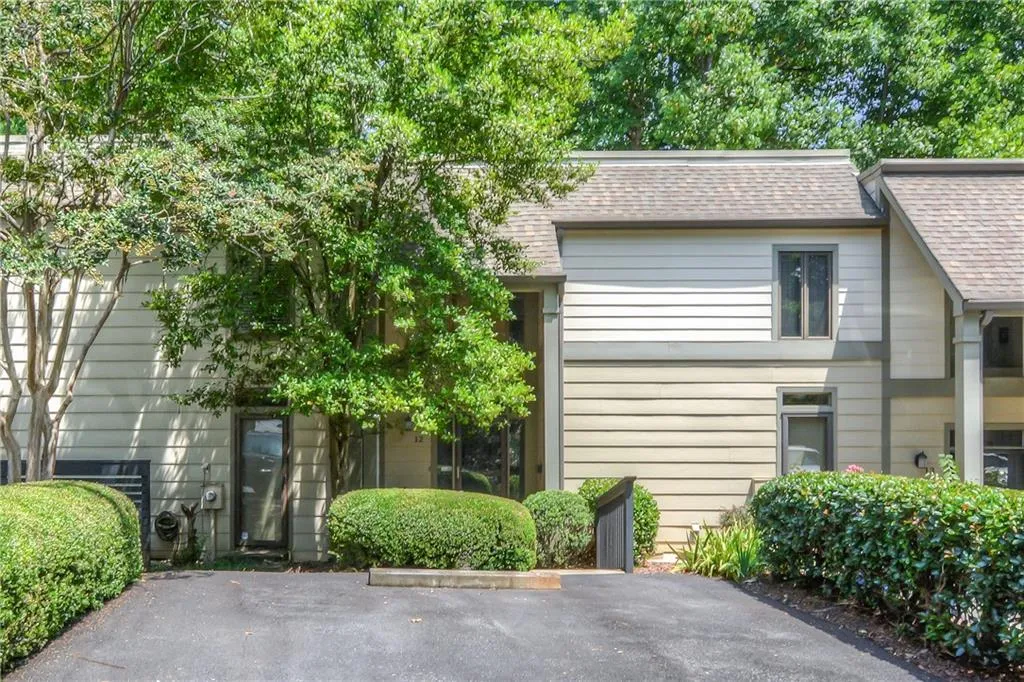 12 Forrest Place, Sandy Springs, Georgia 30328, 3 Bedrooms Bedrooms, ,3 BathroomsBathrooms,Residential,Sold,12 Forrest Place,6058939