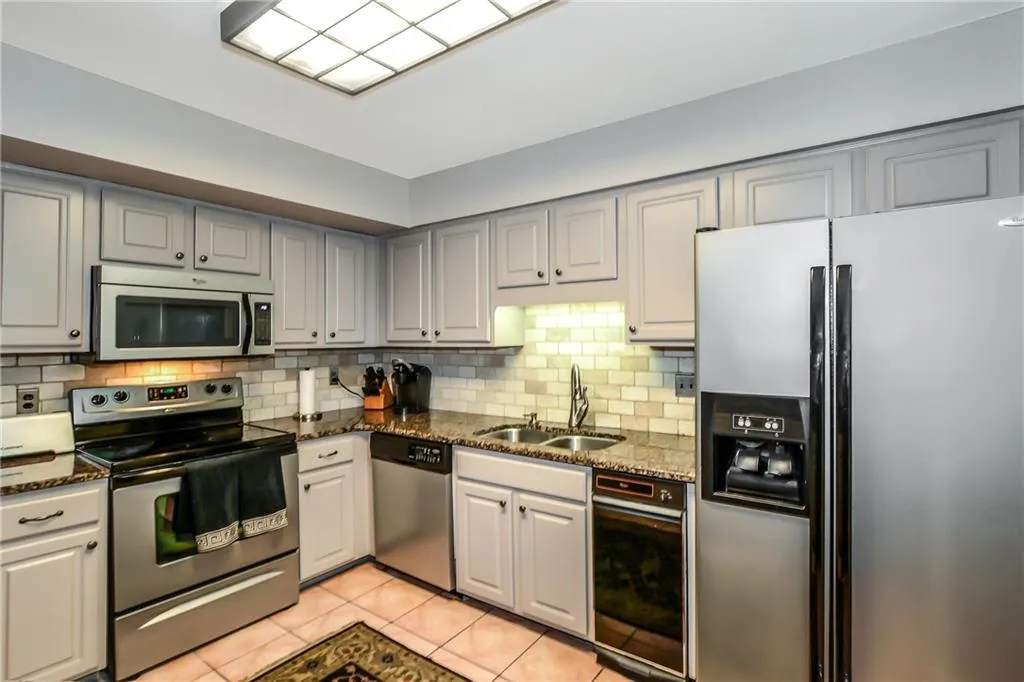 12 Forrest Place, Sandy Springs, Georgia 30328, 3 Bedrooms Bedrooms, ,3 BathroomsBathrooms,Residential,Sold,12 Forrest Place,6058939