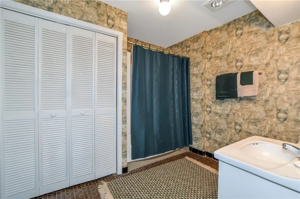12 Forrest Place, Sandy Springs, Georgia 30328, 3 Bedrooms Bedrooms, ,3 BathroomsBathrooms,Residential,Sold,12 Forrest Place,6058939
