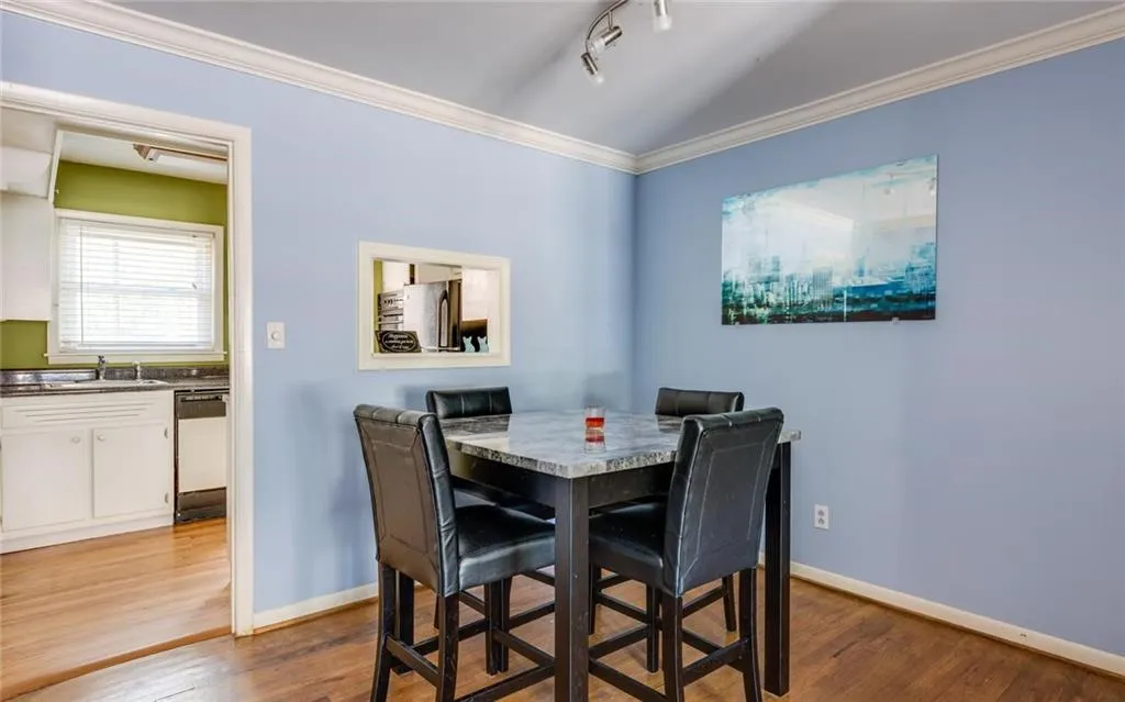 3510 Roswell Road Nw Unit B1, Atlanta, Georgia 30305, 2 Bedrooms Bedrooms, ,2 BathroomsBathrooms,Residential,Sold,3510 Roswell Road Nw Unit B1,5761288