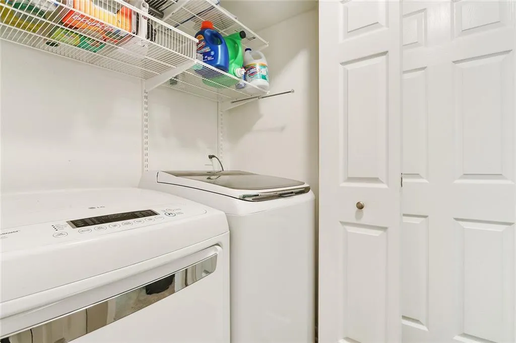 40 Dunwoody Springs Drive, Sandy Springs, Georgia 30328, 2 Bedrooms Bedrooms, ,2 BathroomsBathrooms,Residential,Sold,40 Dunwoody Springs Drive,6019086