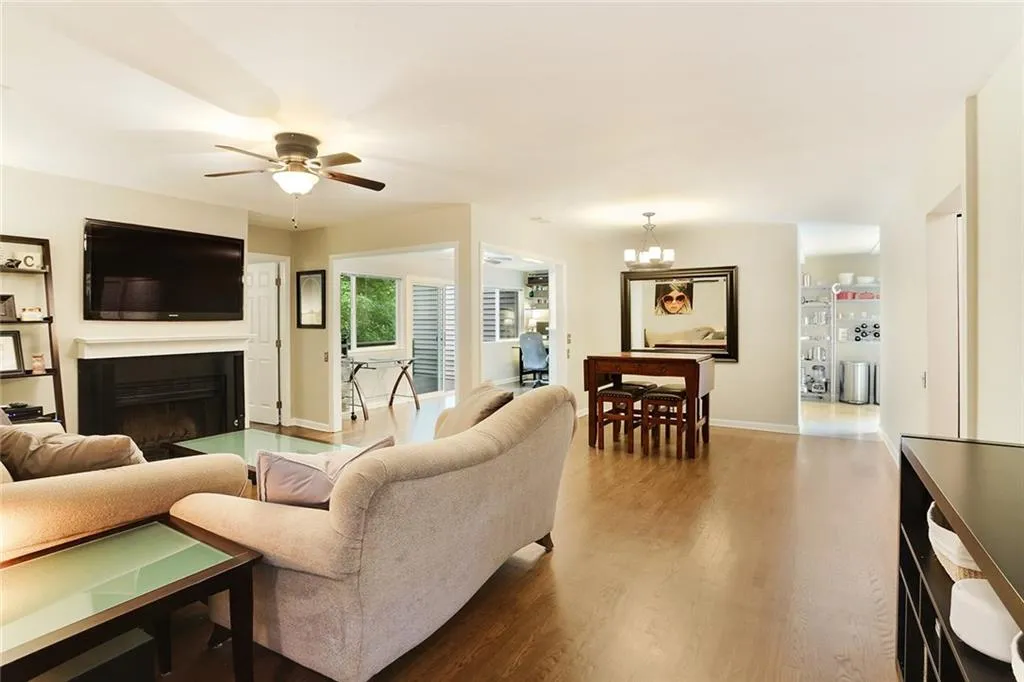 40 Dunwoody Springs Drive, Sandy Springs, Georgia 30328, 2 Bedrooms Bedrooms, ,2 BathroomsBathrooms,Residential,Sold,40 Dunwoody Springs Drive,6019086