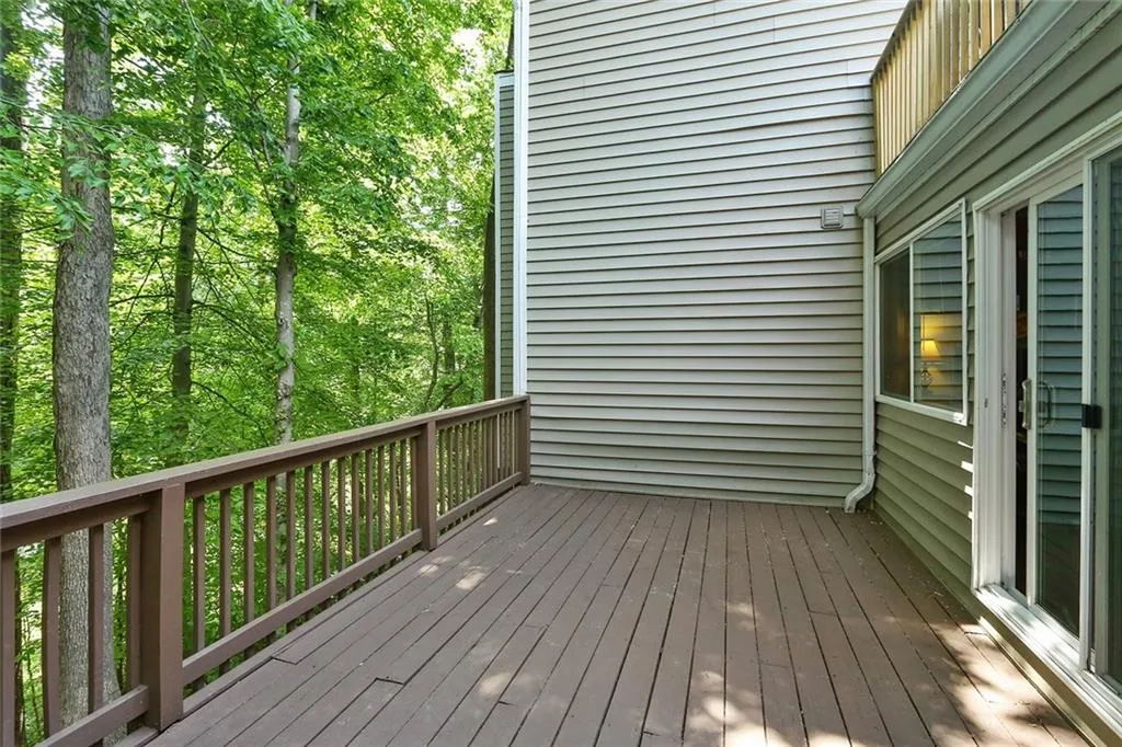 40 Dunwoody Springs Drive, Sandy Springs, Georgia 30328, 2 Bedrooms Bedrooms, ,2 BathroomsBathrooms,Residential,Sold,40 Dunwoody Springs Drive,6019086